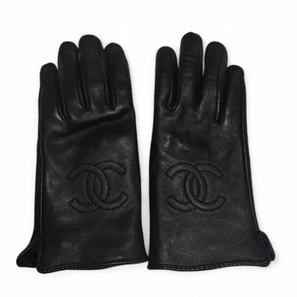 CHANEL Leather Gloves. Lightly Worn, Excellent Condition